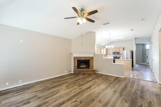 4612 Parkmount Dr in Fort Worth, TX - Foto de edificio - Building Photo