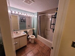 5 Timberwood Dr, Unit 206 in Goffstown, NH - Foto de edificio - Building Photo