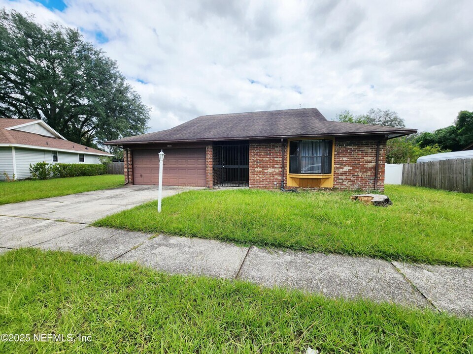 6019 Blank Dr in Jacksonville, FL - Foto de edificio