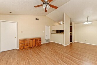 13302 Lyndhurst St in Austin, TX - Building Photo - Building Photo