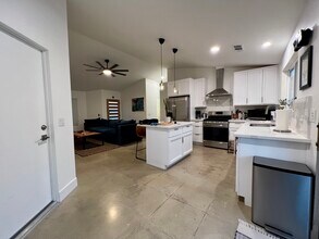 68245 Empalmo Rd in Cathedral City, CA - Building Photo - Building Photo