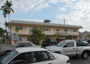 Lincoln Villa Apartments in Hollywood, FL - Building Photo - Building Photo