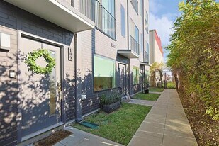 4640 Munger Ave in Dallas, TX - Building Photo