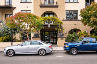 100 First Street in Los Altos, CA - Foto de edificio - Building Photo