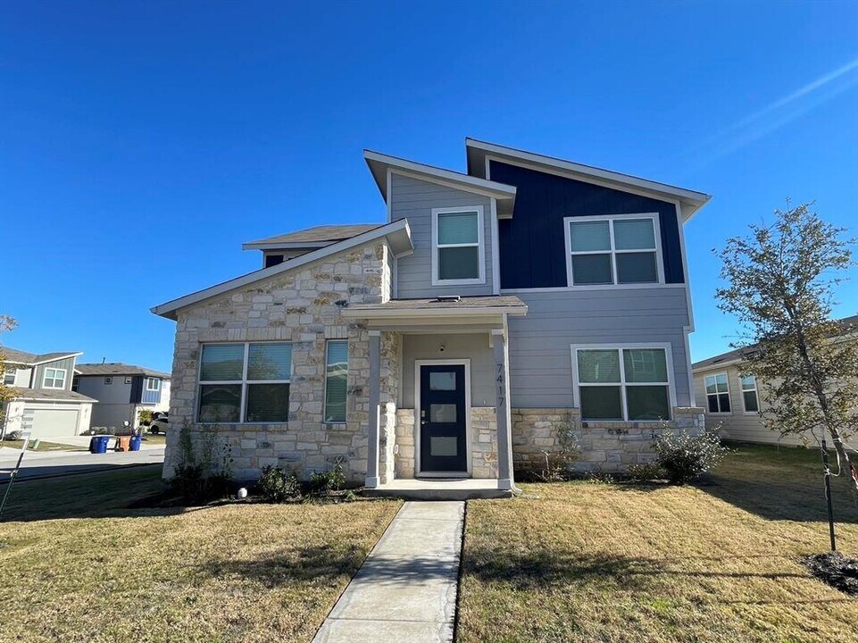 7417 Sagira Path in Austin, TX - Building Photo