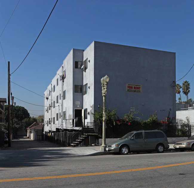 2345 Lincoln Park Ave in Los Angeles, CA - Foto de edificio - Building Photo