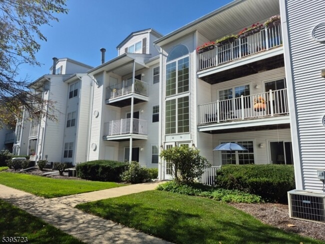 45 Crestview Ln in Mount Arlington, NJ - Building Photo - Building Photo