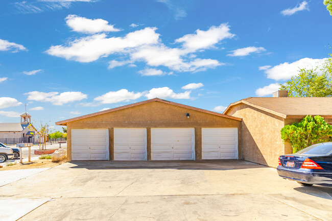 2911 Diamond St in Rosamond, CA - Building Photo - Building Photo