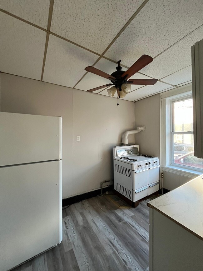 487 Kennedy Blvd, Unit 1 in Bayonne, NJ - Foto de edificio - Building Photo