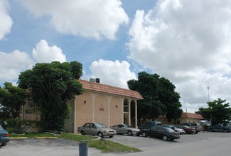 6015 SW 33rd St in Miramar, FL - Building Photo - Building Photo