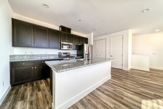 2191 Kenrick Ln, Unit 2 in Chico, CA - Foto de edificio - Building Photo