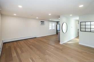 248 Montgomery Ave in West Babylon, NY - Building Photo - Building Photo