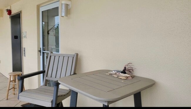 3802 Gulf of Mexico Dr, Unit A204 in Longboat Key, FL - Foto de edificio - Building Photo