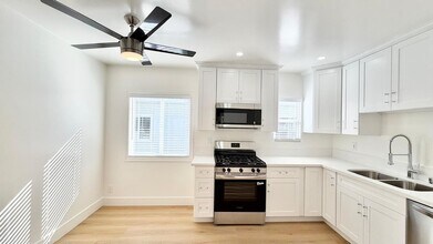 4130 Palmwood Dr in Los Angeles, CA - Building Photo - Interior Photo