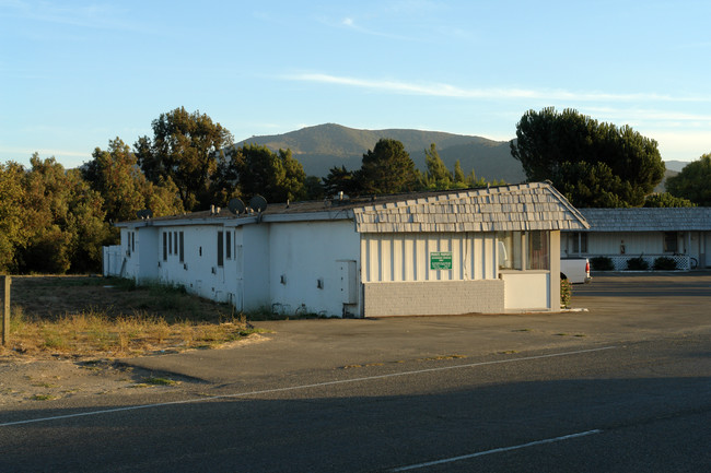 590 Avenue Of The Flags in Buellton, CA - Building Photo - Building Photo