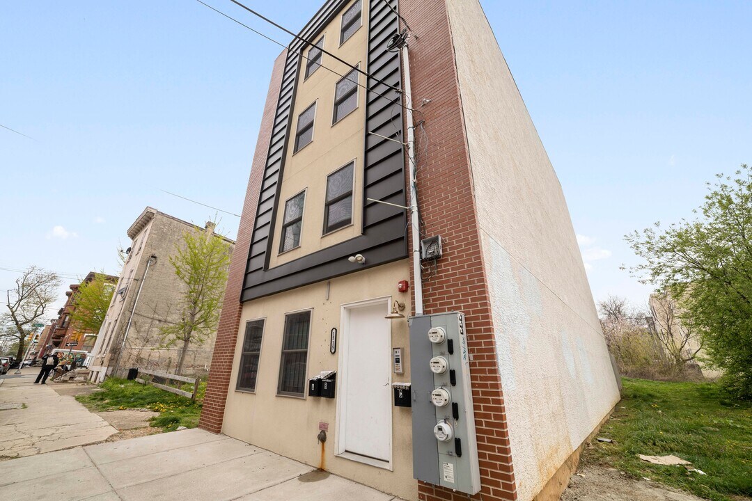 1515 W Oxford St, Unit Student Housing in Philadelphia, PA - Building Photo