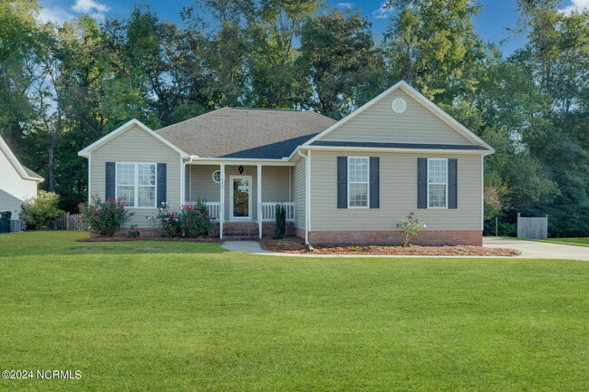 2847 Elizabeth Edwards Ct in Grimesland, NC - Foto de edificio - Building Photo