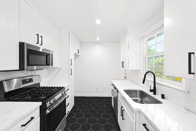 5848 1/2 Colfax Ave in Los Angeles, CA - Building Photo - Building Photo