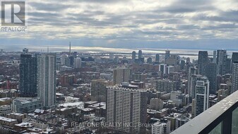 50 Charles St E in Toronto, ON - Building Photo