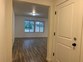 324 Holly Blvd in Kalama, WA - Building Photo - Building Photo