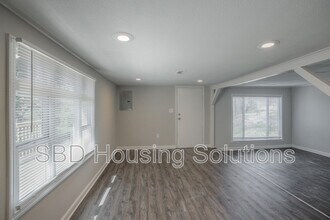 815 S Main Rd in Independence, MO - Building Photo - Building Photo