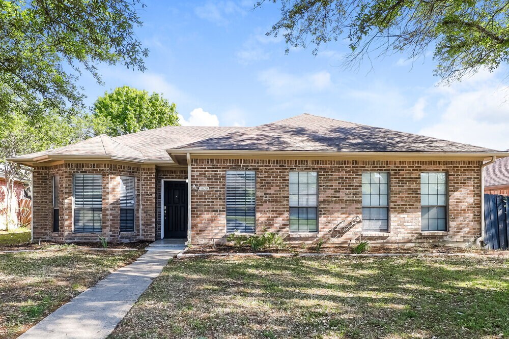 1029 Primrose St in Mesquite, TX - Foto de edificio