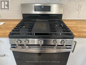 3449 Yonge St in Toronto, ON - Building Photo - Building Photo