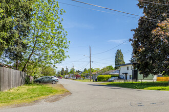 418 7th St SE in Auburn, WA - Building Photo - Building Photo