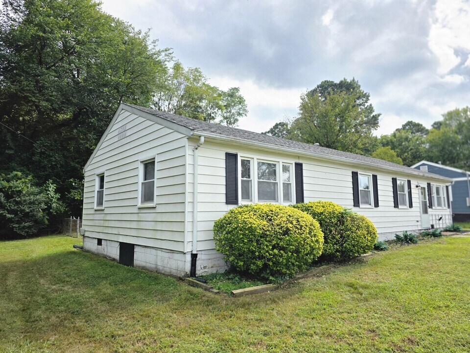 2302 Norfolk St in Hopewell, VA - Building Photo