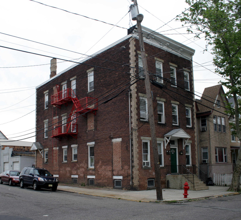 384 Park Ave in Perth Amboy, NJ - Foto de edificio