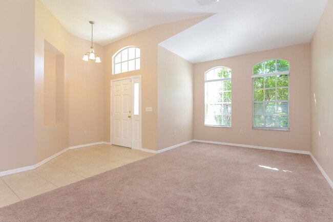 4551 Mapletree Loop in Wesley Chapel, FL - Foto de edificio - Building Photo