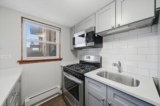 7709 W Marwood Ave, Unit 1N in Elmwood Park, IL - Foto de edificio - Building Photo