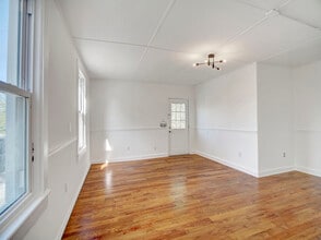 204 Montrose Ave, Unit D in South Plainfield, NJ - Building Photo - Building Photo