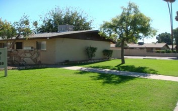 Desert Village Apartments in Glendale, AZ - Building Photo - Building Photo