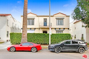 434 N Ogden Dr in Los Angeles, CA - Building Photo