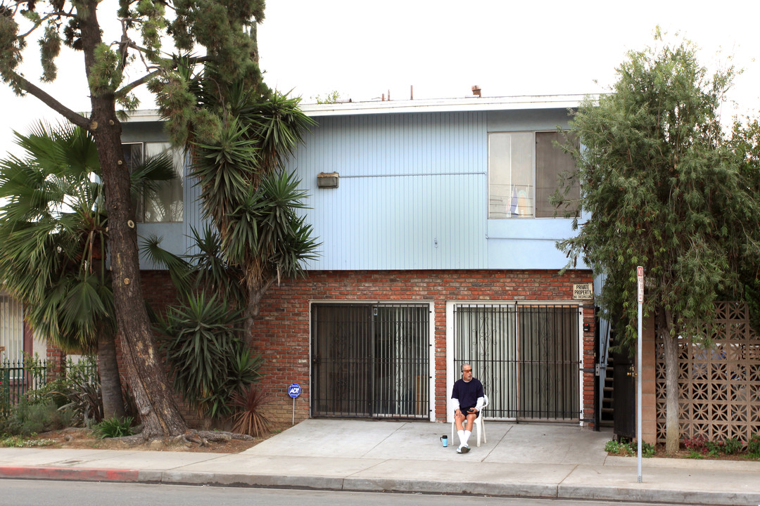 1304 E 10th St in Long Beach, CA - Building Photo