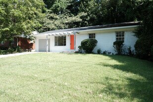 85 Delmoor Dr NW in Atlanta, GA - Building Photo