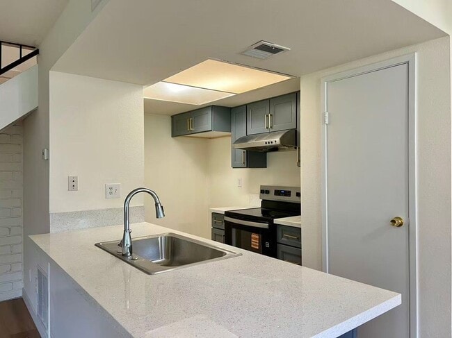 967 W Calle Del Sol in Azusa, CA - Building Photo - Building Photo