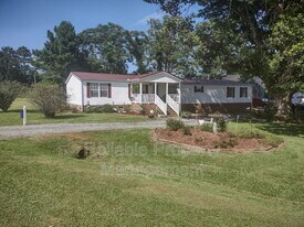 1070 Lynch Rd in Selma, NC - Building Photo