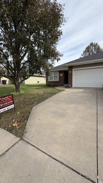 3612 SW Atwood Ave in Topeka, KS - Building Photo