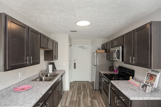 Ashley Oaks Apartments in Lafayette, IN - Building Photo - Interior Photo