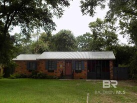 228 Seminole Ave in Fairhope, AL - Building Photo