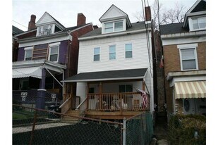 154 Robinson St in Pittsburgh, PA - Building Photo