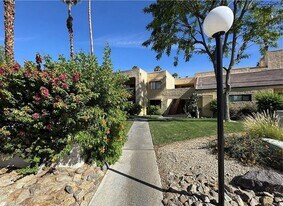 5300 E Waverly Dr in Palm Springs, CA - Building Photo