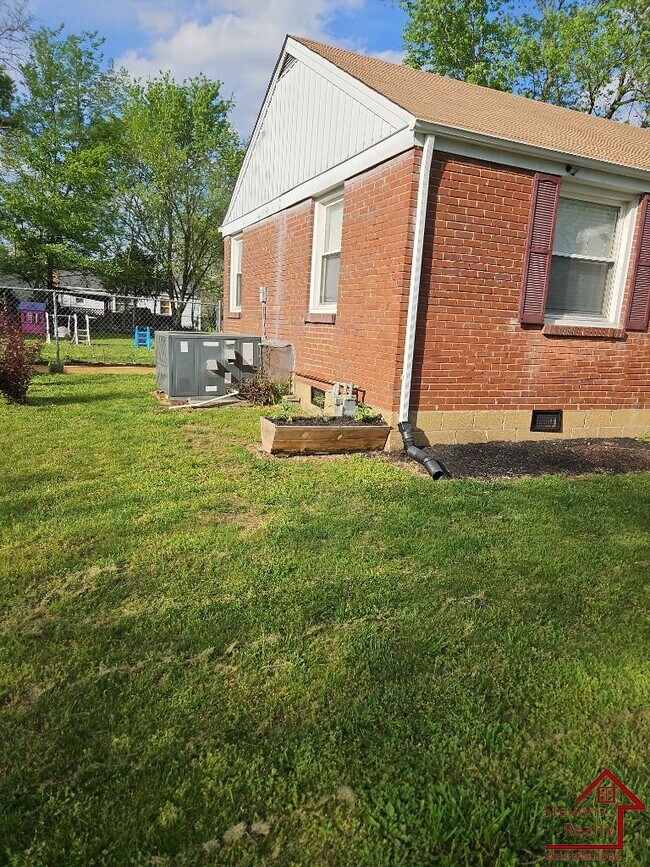 property at 721 Blackstone Ave