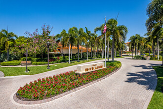 Interlachen in Naples, FL - Foto de edificio - Building Photo