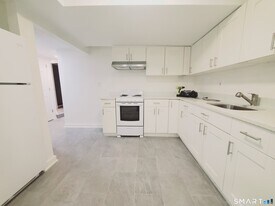 47 Lindale St in Stamford, CT - Building Photo