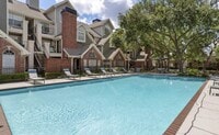 2828 Greenbriar Dr - 8