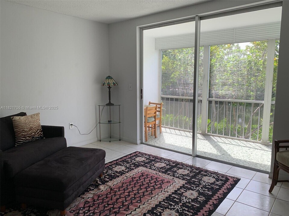 2929 Point E Dr in Aventura, FL - Building Photo