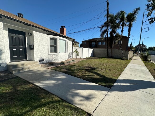 5112 W 123rd Pl, Unit 304 in Hawthorne, CA - Building Photo - Building Photo